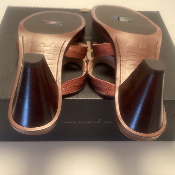 Frye Estelle Leather Strappy Stack Heeled Y2K Boho Slide Sandals  Cognac NIB 9.5 - Picture 3 of 10